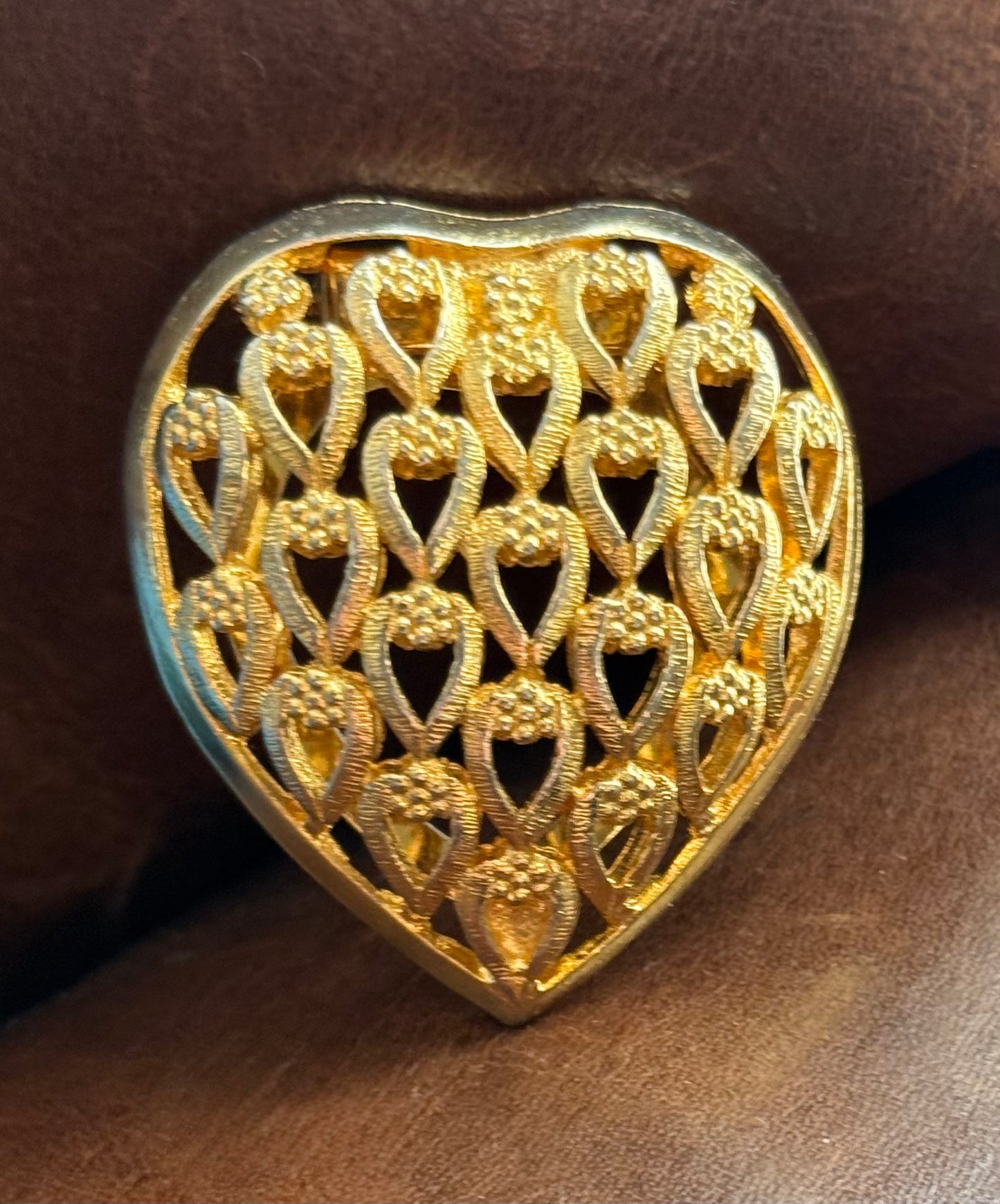 CELEBRITY Signed Heart-Shaped Gold Tone Scarf Clip
