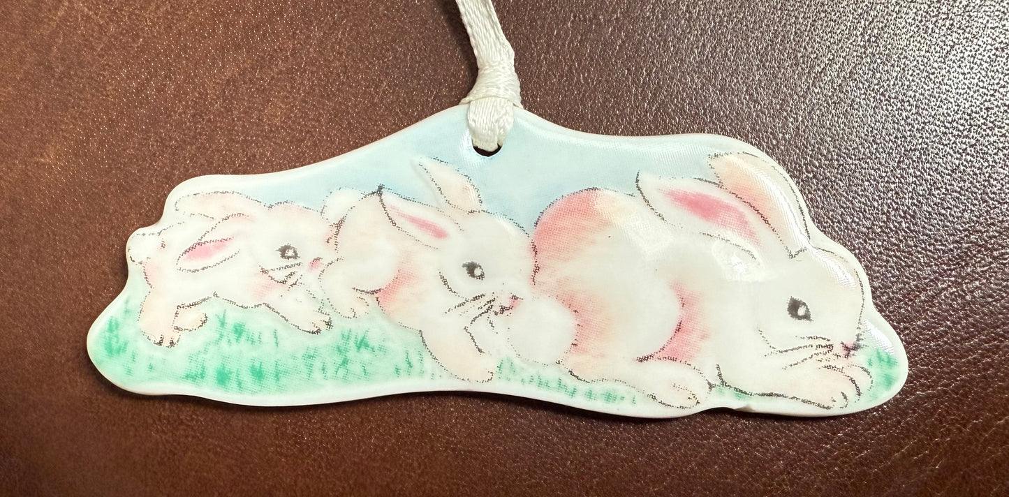 Longaberger Easter 2001 Basket Tie-On in 3 Playful Bunnies Motif