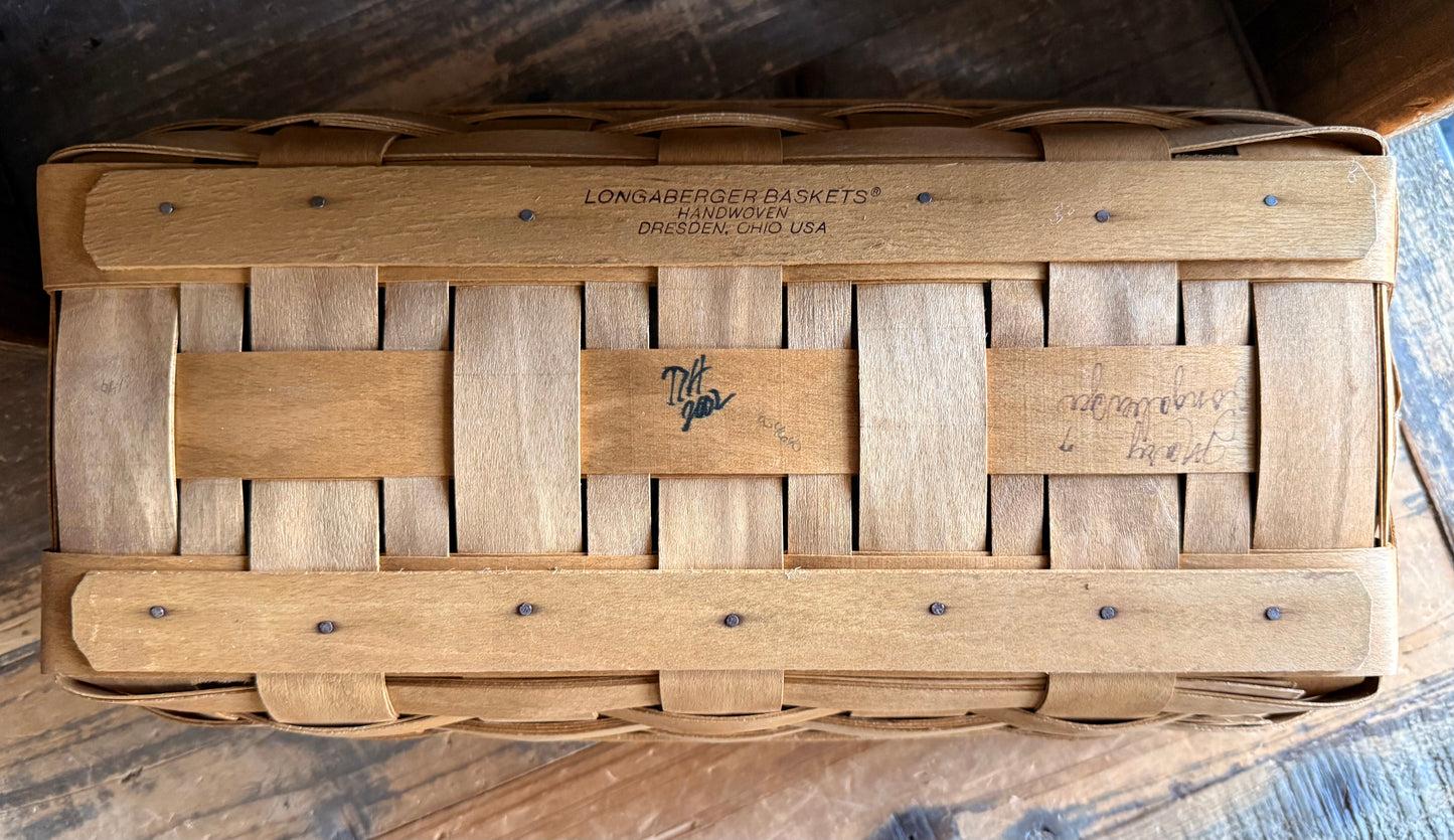 Longaberger 2002 Bread Basket From Heartwood Bread Collection Signed by Mary Longaberger