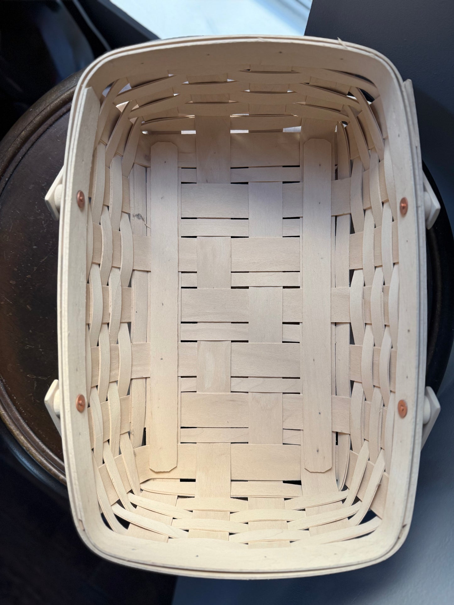 Longaberger 2002 Gathering Basket with Plactic Insert and Wood-Carved Top