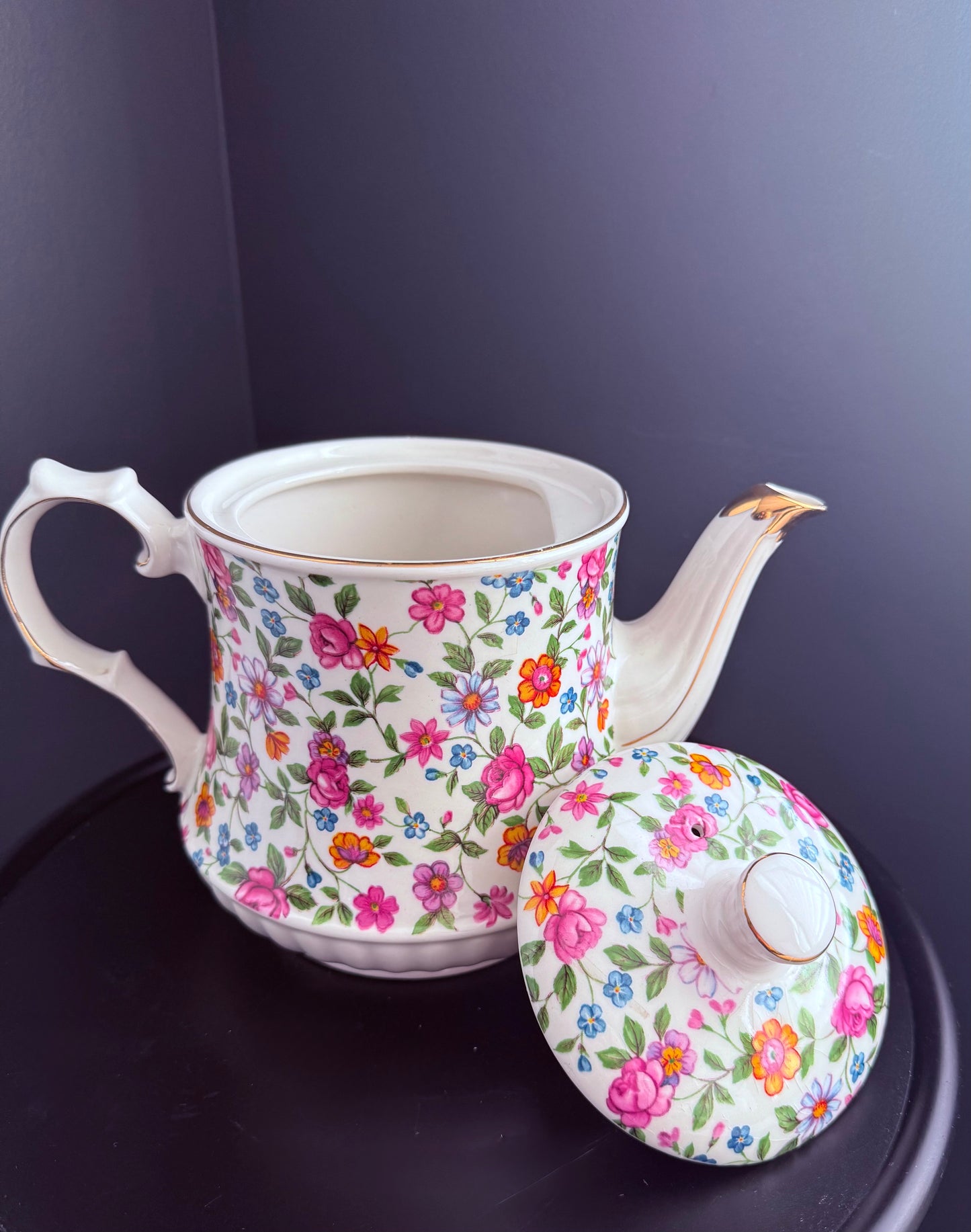 WINDSOR Vintage/Collectible Floral and Gold Teapot - Made in England