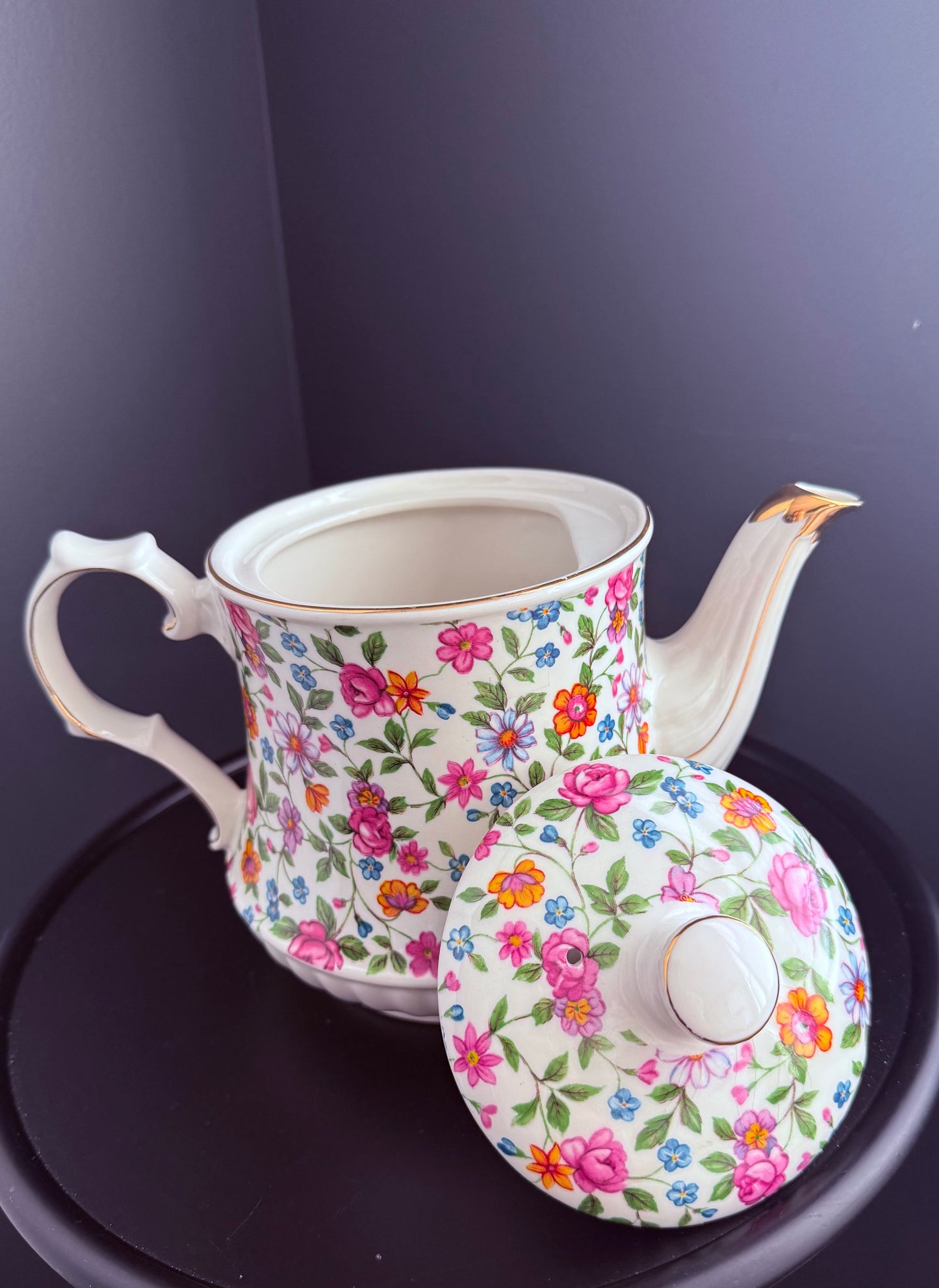 WINDSOR Vintage/Collectible Floral and Gold Teapot - Made in England